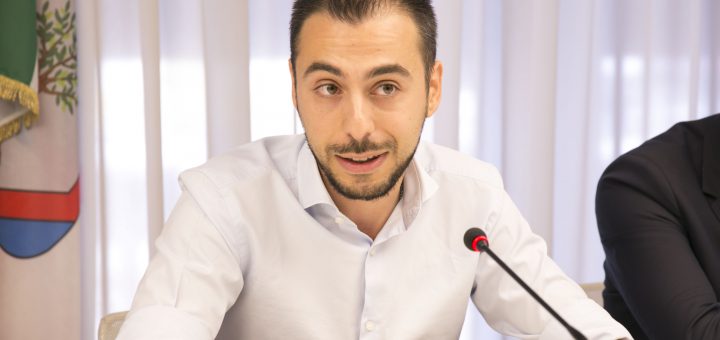 Brindisi, ex GSE. Bozzetti (M5S) incontra i lavoratori in presidio nel Comune. “Lavorare insieme per trovare una soluzione” - L'Ora Di Brindisi - L'informazione senza compromessi - L'Ora di Brindisi