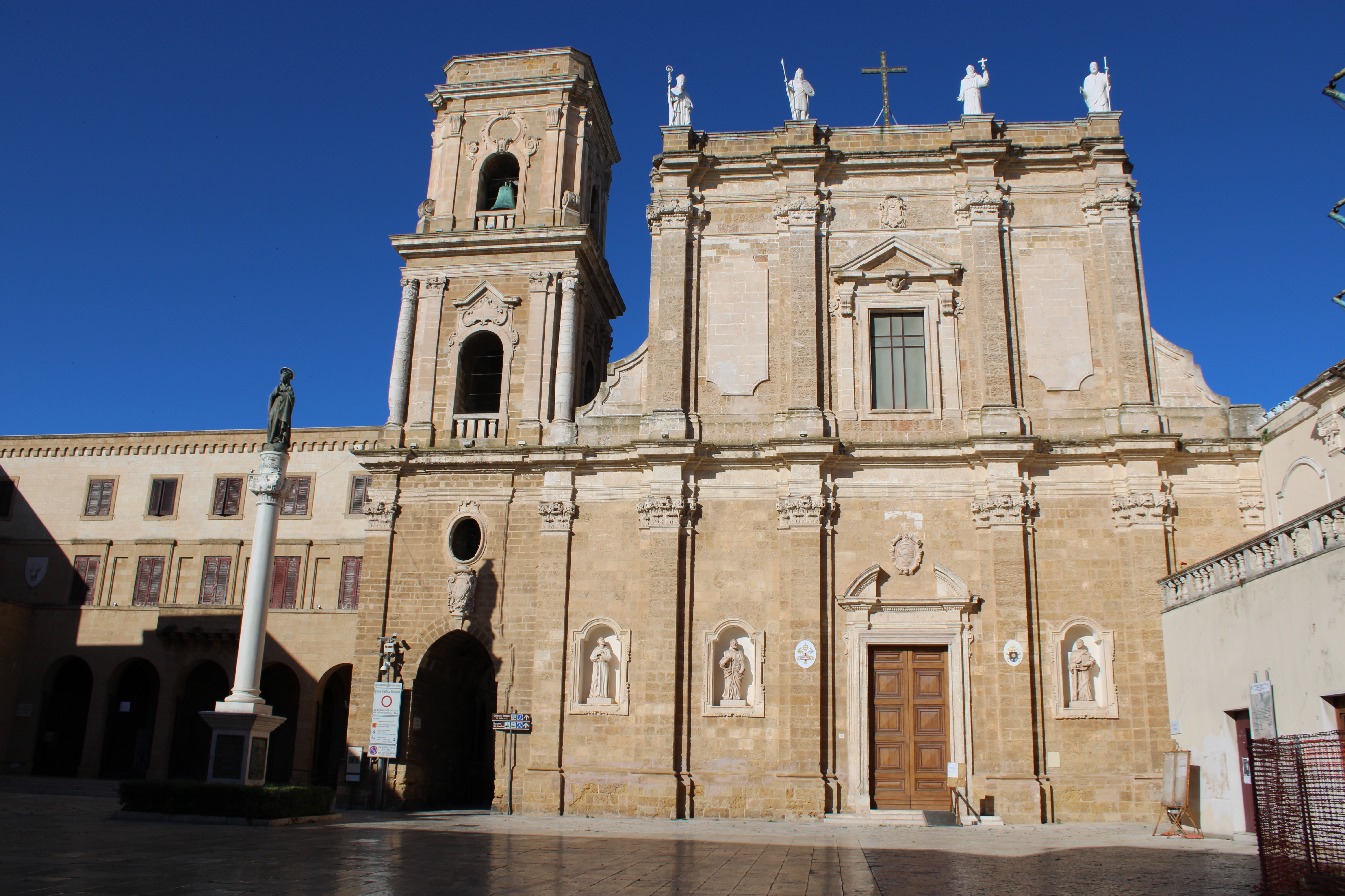 Mercoledì saranno presentati i lavori di restauro della Basilica Cattedrale e delle statue raffiguranti le arti prospicienti la piazza