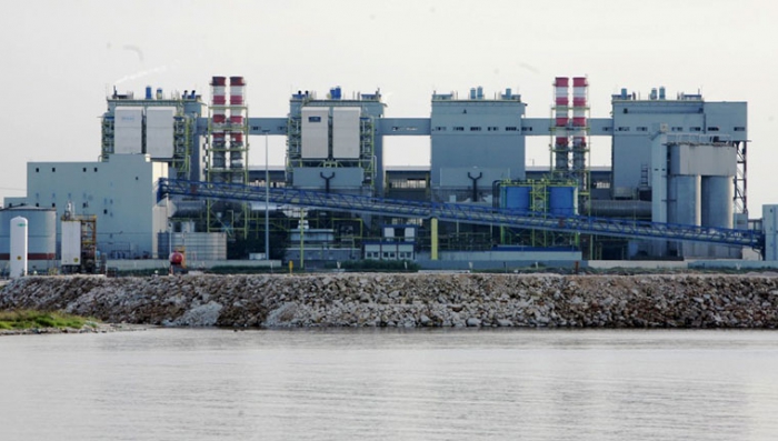 Left: “Rossi non dice nulla sulla centrale a gas di A2A ma rifiuta le opere di compensazione offerte da Snam”