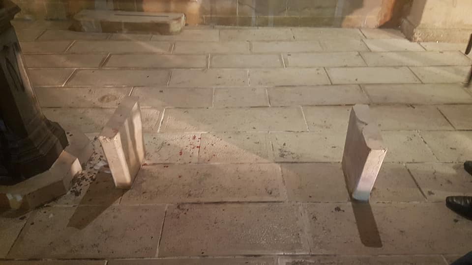 Cade sui resti di una panchina e sbatte la testa: Comune di San Pietro sotto accusa