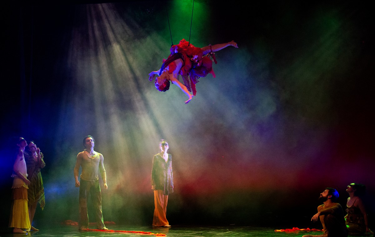 Nuovo Teatro Verdi: «L’isola magica», la meraviglia della danza aerea