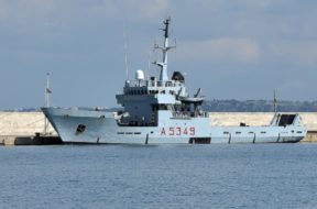brindisi-sette-quintali-di-sigarette-a-contrabbando-su-una-nave-militare-marinai-sotto-inchiesta-in-foto-la-nave-caprera_2100823