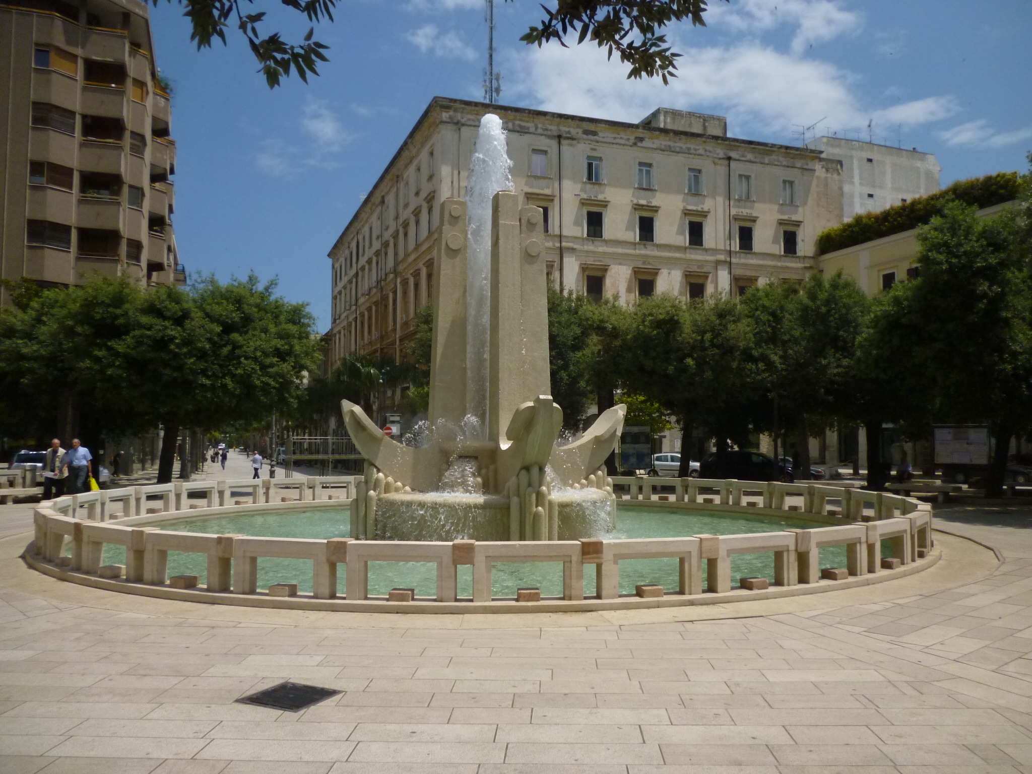 Sabato sarà riaccesa la Fontana delle Ancore di piazza Cairoli