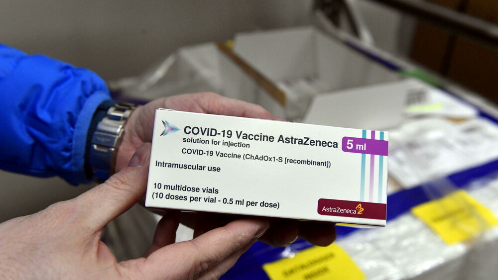 Astrazeneca, segnalati eventi avversi gravi: anche in Puglia stop al lotto del vaccino