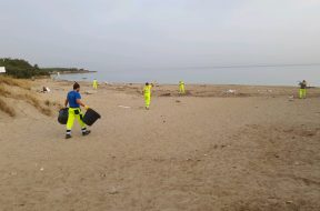 pulizia spiaggia2