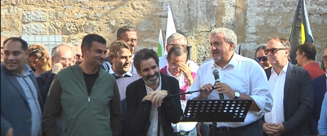 Emiliano allunga le mani su Brindisi e opziona Rossi come candidato sindaco della coalizione PD-M5S
