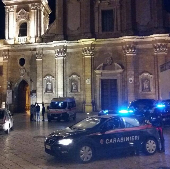 Movida in Centro: i carabinieri provano a mettere la museruola a qualche idiota