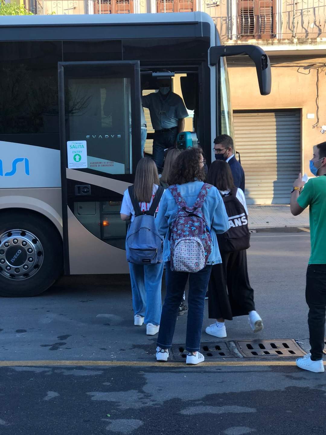 Presentazione dei nuovi autobus per il servizio urbano di Brindisi