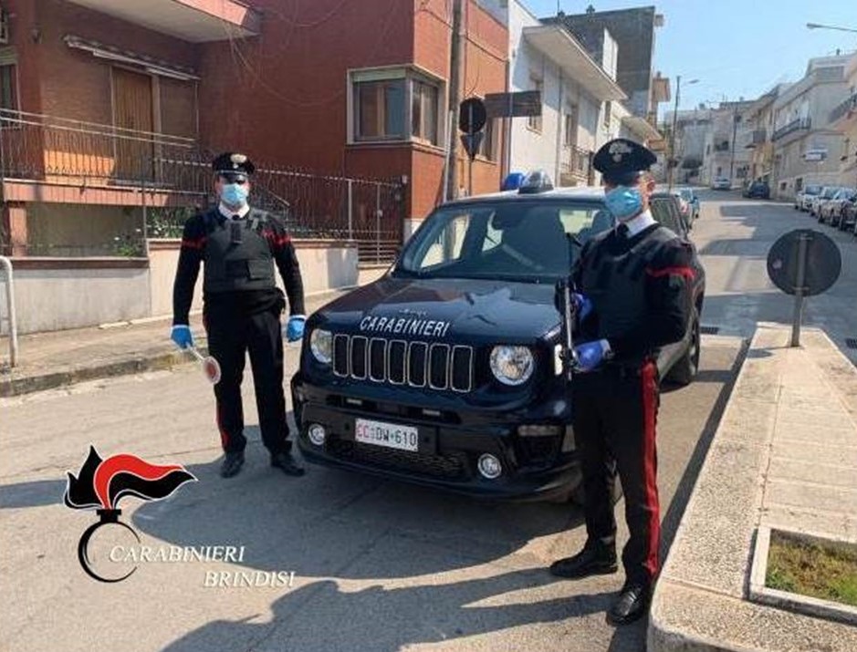Entra nell’ufficio postale senza mascherina e pretende di svolgere le operazioni allo sportello, opponendo resistenza ai Carabinieri intervenuti, arrestata