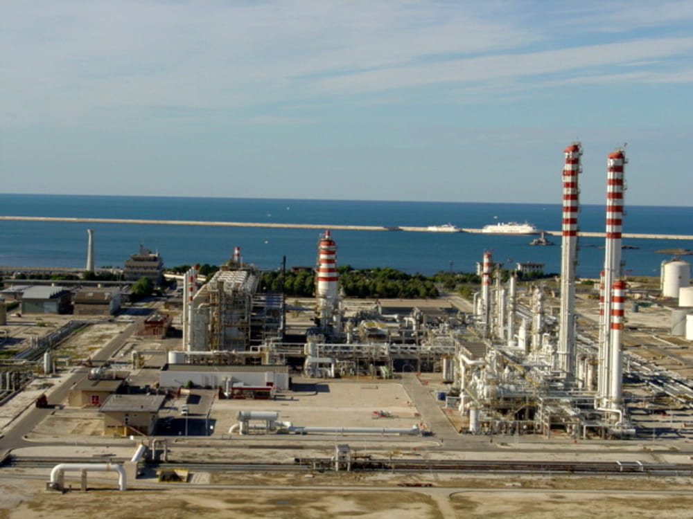I sindacati: “Eni Versalis presenta la Strategia per la trasformazione della chimica”