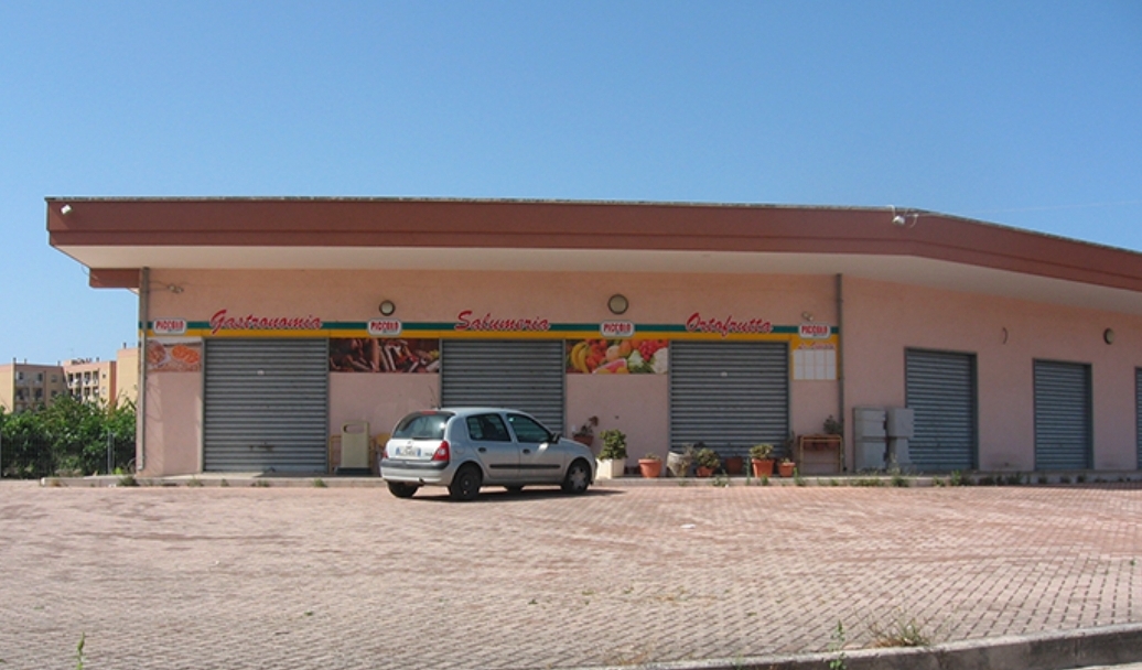 Nuova vita per l’ex supermarket del Perrino: sarà un centro di formazione per migranti e disoccupati