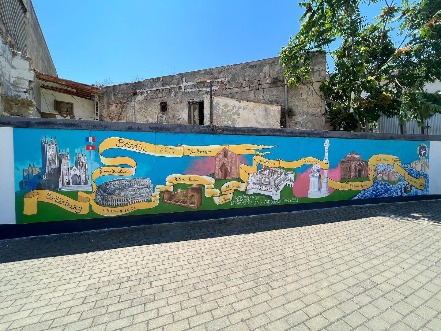 Brindisi e le Antiche Strade: inaugurato il murales “Brindisi crocevia di rotte, percorsi e cammini”. Un dono alla città
